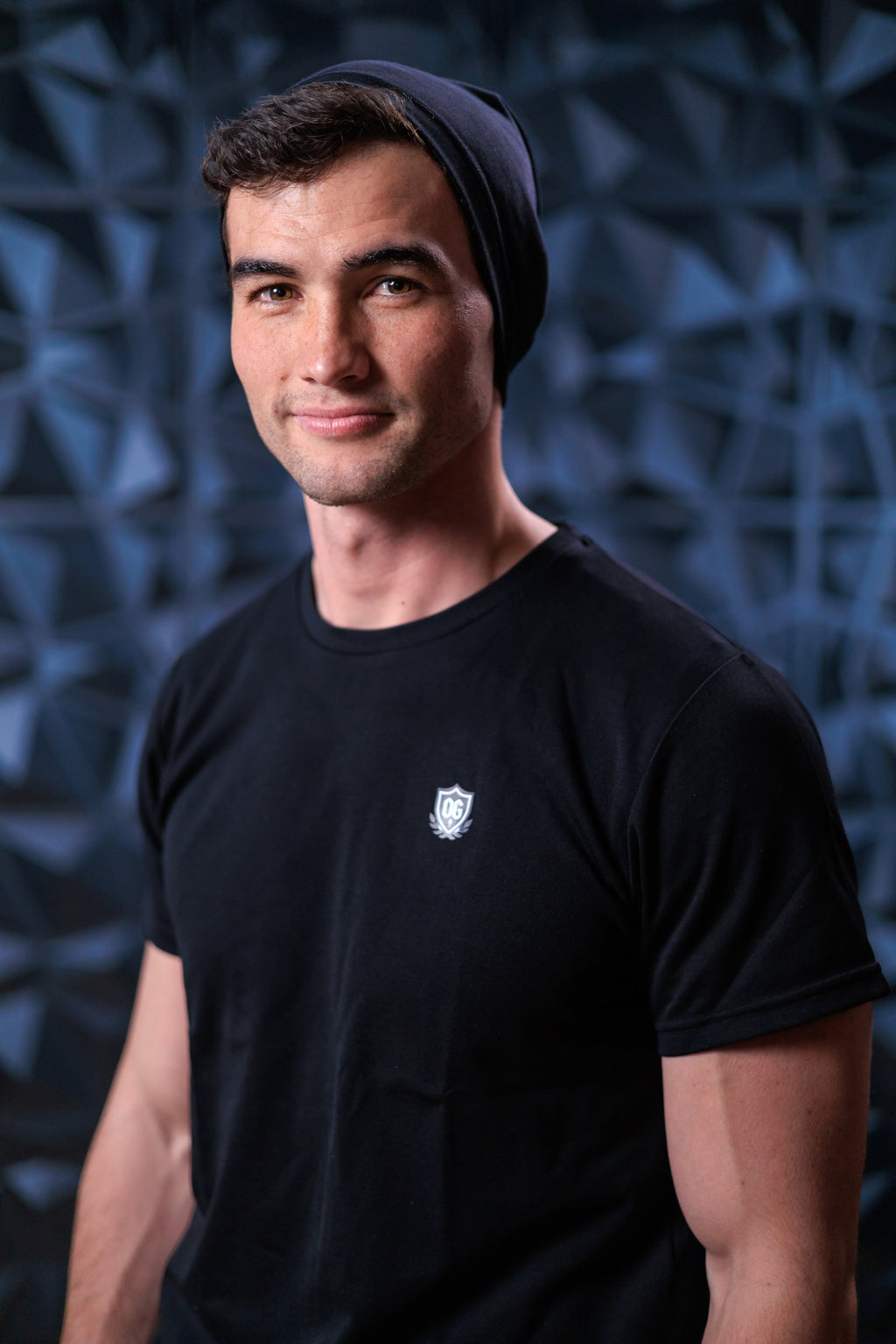 Man wearing black EMF blocking t-shirt