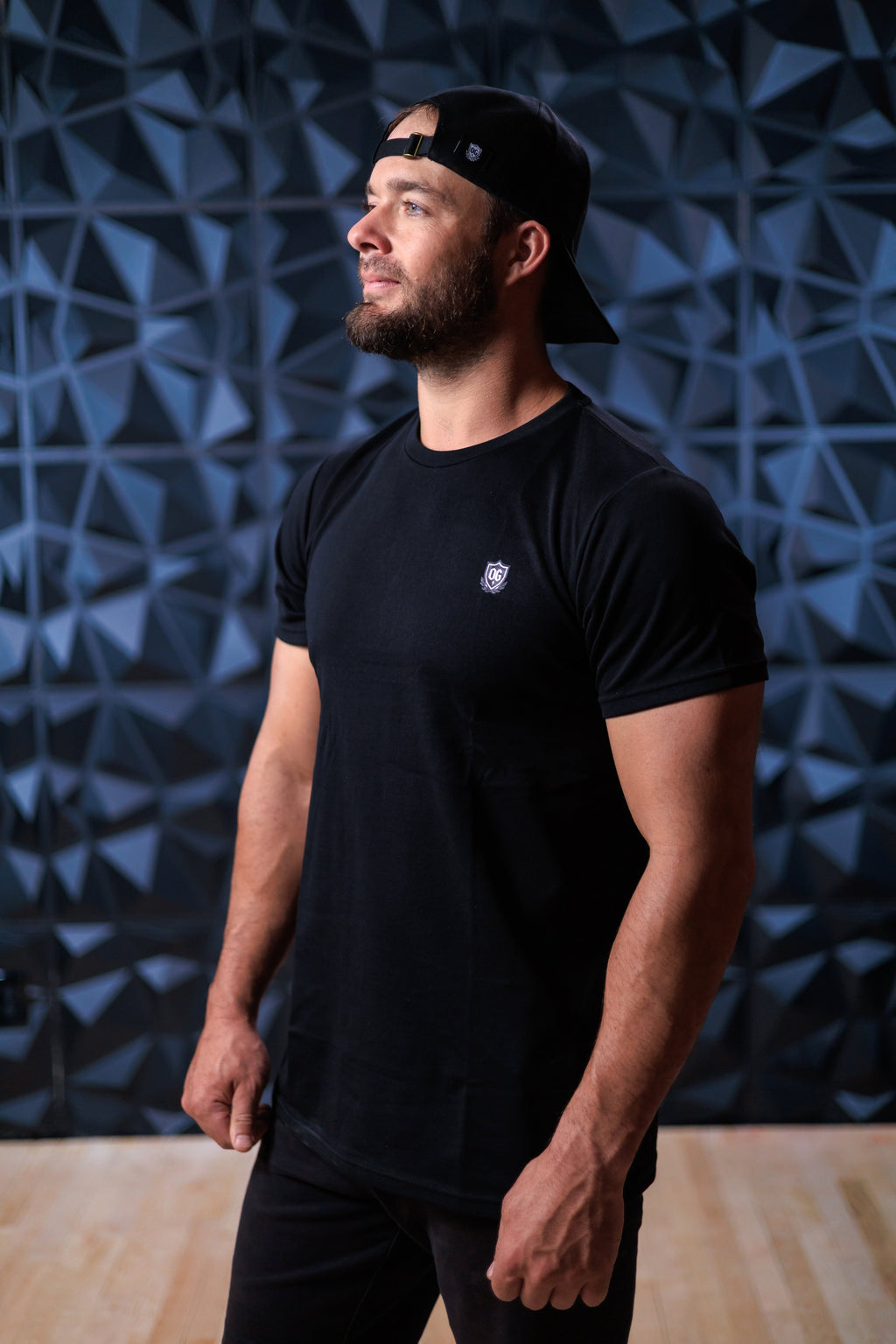 Man wearing black EMF blocking t-shirt